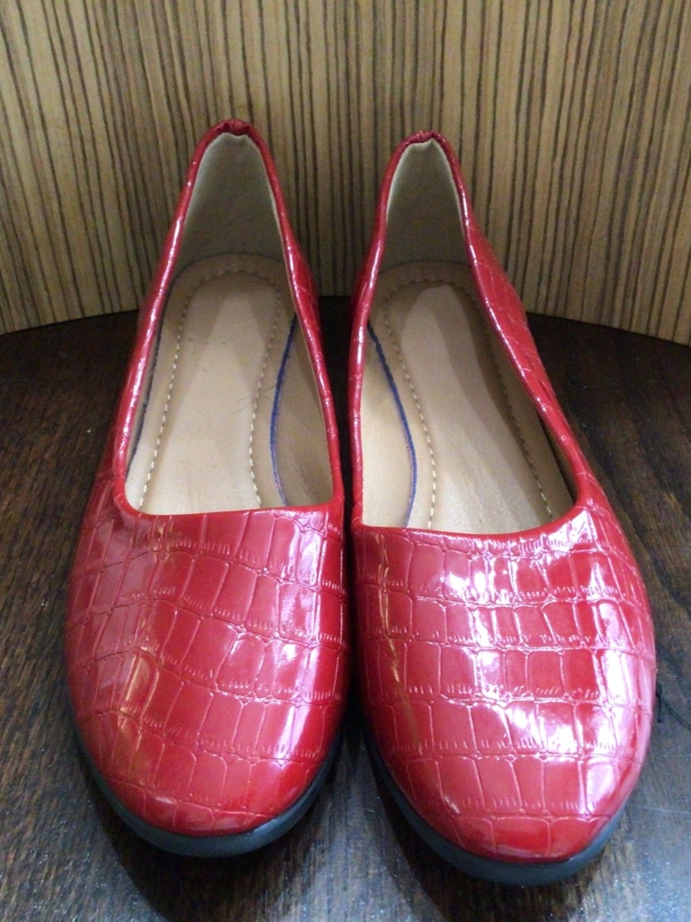 Love red flats. Size 43 euro size 10 US. Gently worn.